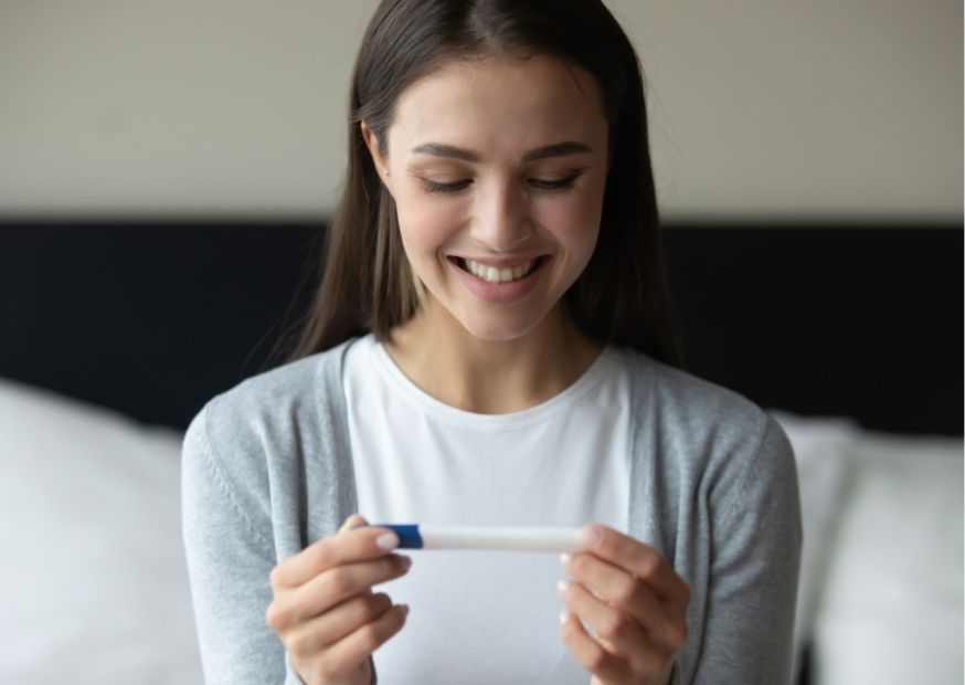 Freude bei positivem Schwangerschaftstest
