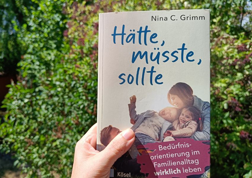 Read more about the article Buchrezension: „Hätte, müsste, sollte“ von Nina C. Grimm