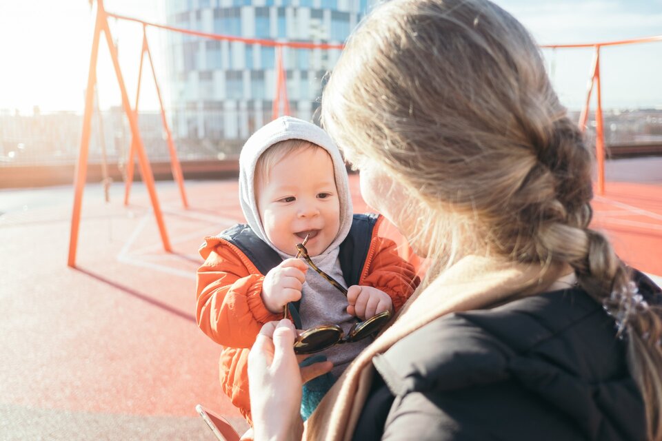 Read more about the article Wie du die Sprachentwicklung deines Babys fördern kannst: 5 Tipps für Gespräche mit deinem Baby